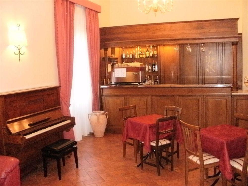 Hotel Oasi Da Paolo Castelluzzo Restaurante foto