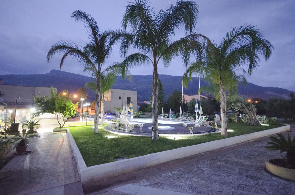 Hotel Oasi Da Paolo Castelluzzo Exterior foto